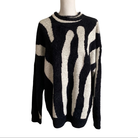 🏷 NWT VeryJ Super Soft Sweater - Picture 2 of 6
